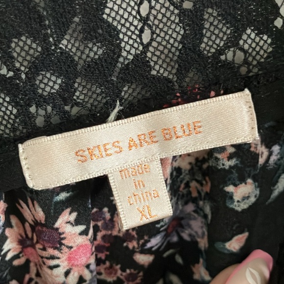 💜Skies Are Blue floral shirt - Picture 4 of 4